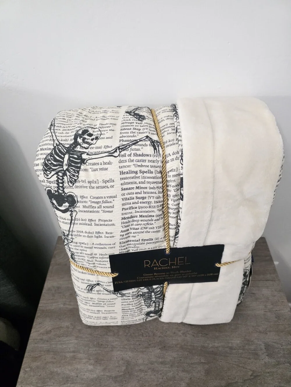 Rachel Roy Queen Newspaper Dancing Skeleton Halloween Throw Blanket Viral New